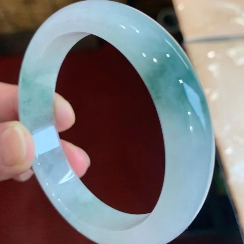 Bracelets - سوار اليشم الميانماري، إسورة من اليشم