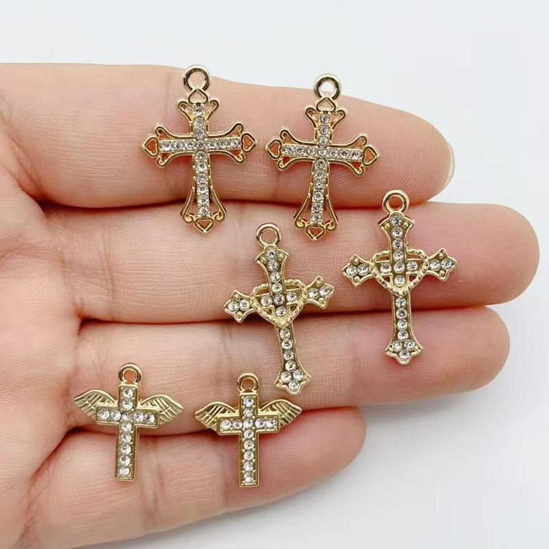 Cross Pendant Necklace Gold - 10 قطع قلادة صليب ذهبية مرصعة
