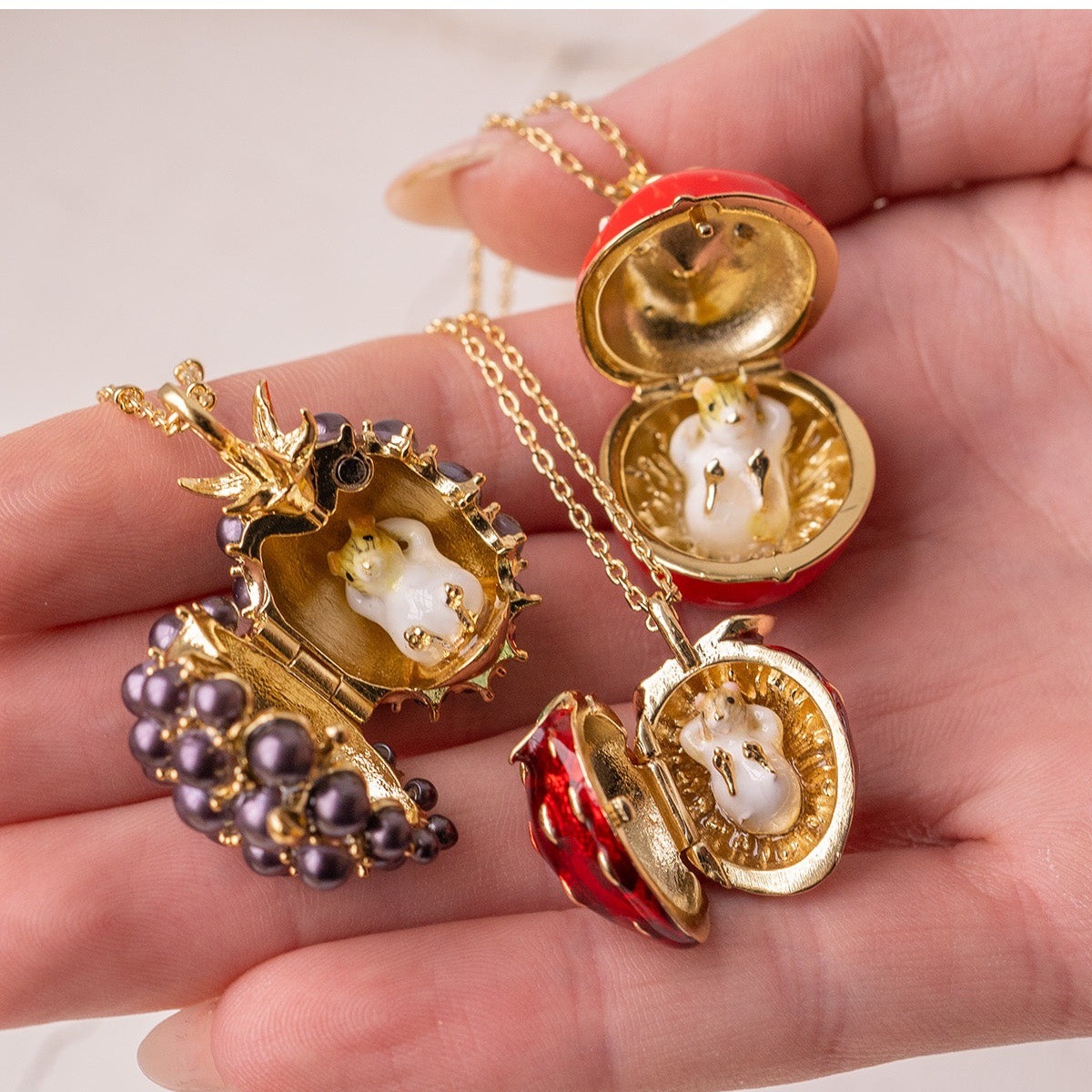 Heart Locket Necklace Photo - قلادة بيضة عيد الفصح الجديدة على