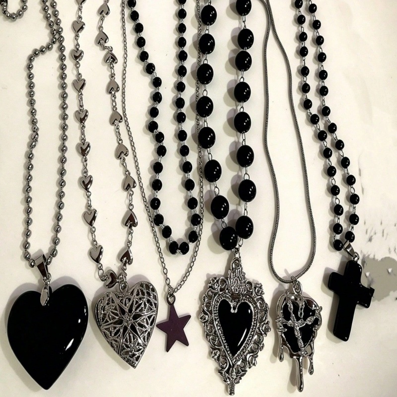 Layered Pendant Necklace Aesthetic - مجموعة قلادات قوطية متعددة الطبقات من