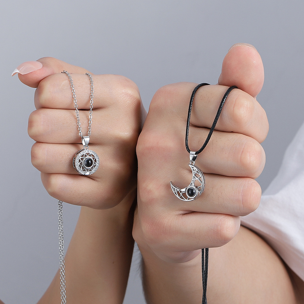 Magnetic Couple Matching Necklaces - 2 قطعة زوجين المغناطيسي مطابقة قلادة