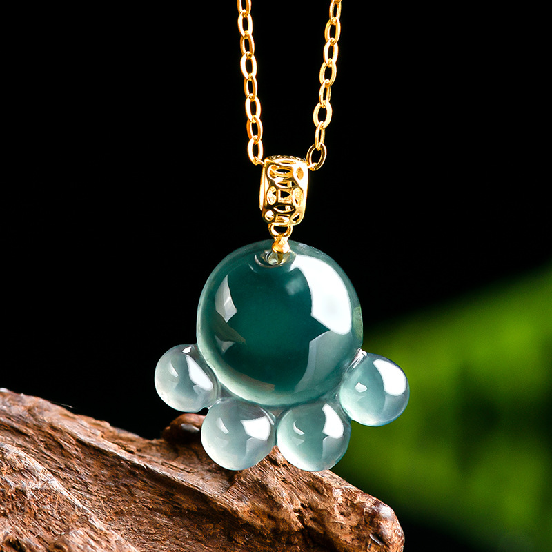 Necklaces - قلادة بتعليقة مخلب القط من اليشم