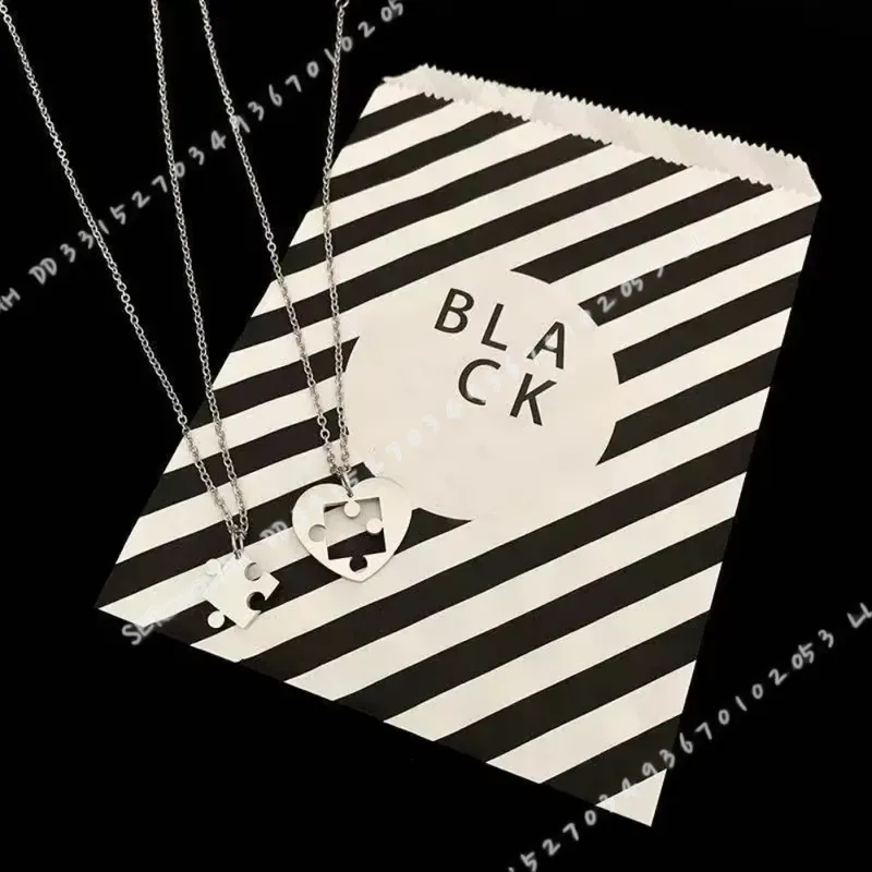 طقم قلادتين بسيط بتصميم قلب مت - مراجعة Magnetic Couple Matching Necklaces وسعره