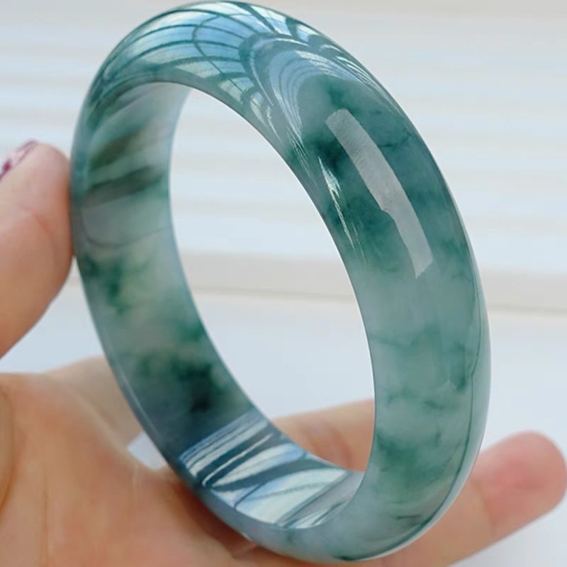 سوار من اليشم الجليدي من ميانم - مراجعة Bracelets وسعره
