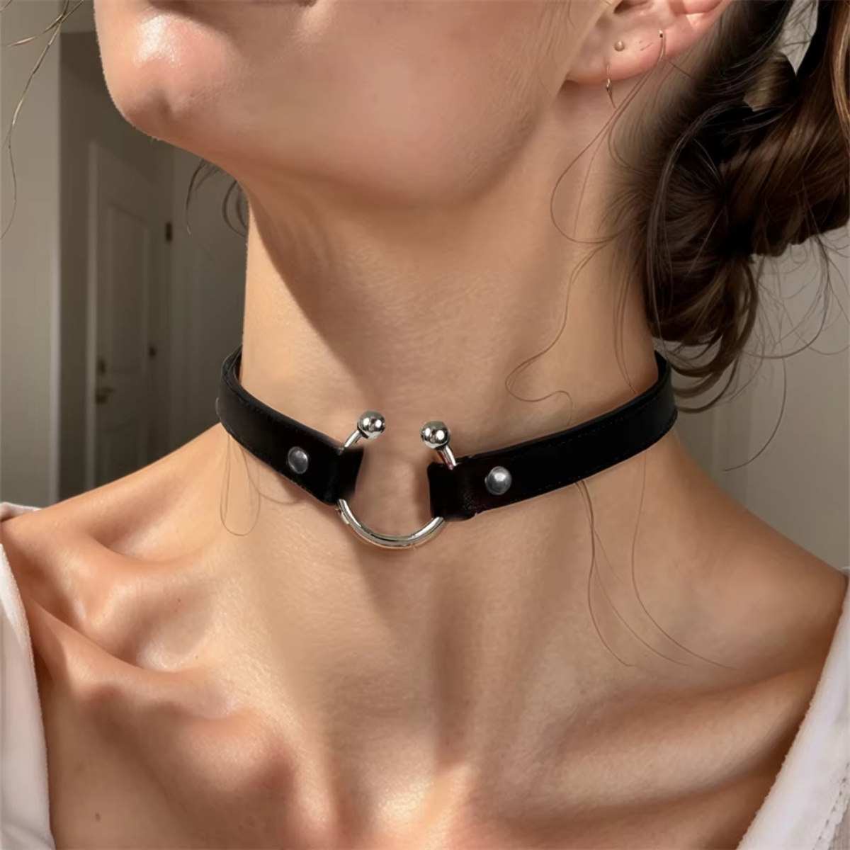 قلادة تشوكر عصرية من جلد البول - مراجعة Goth Punk Spike Choker وسعره