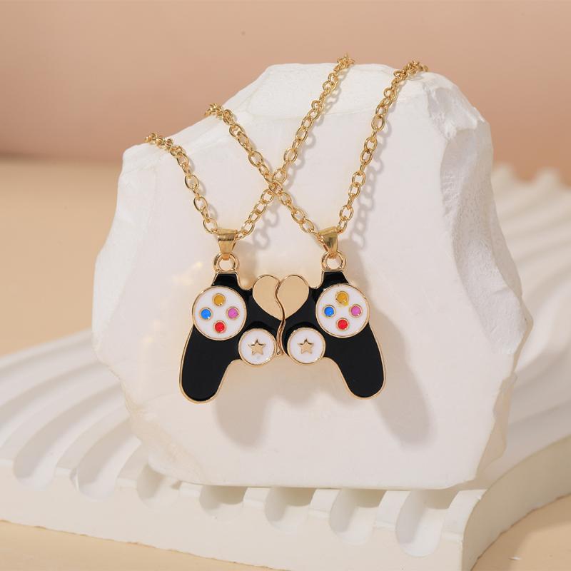 قلادات مغناطيسية على شكل وحدات - مراجعة Magnetic Couple Matching Necklaces وسعره