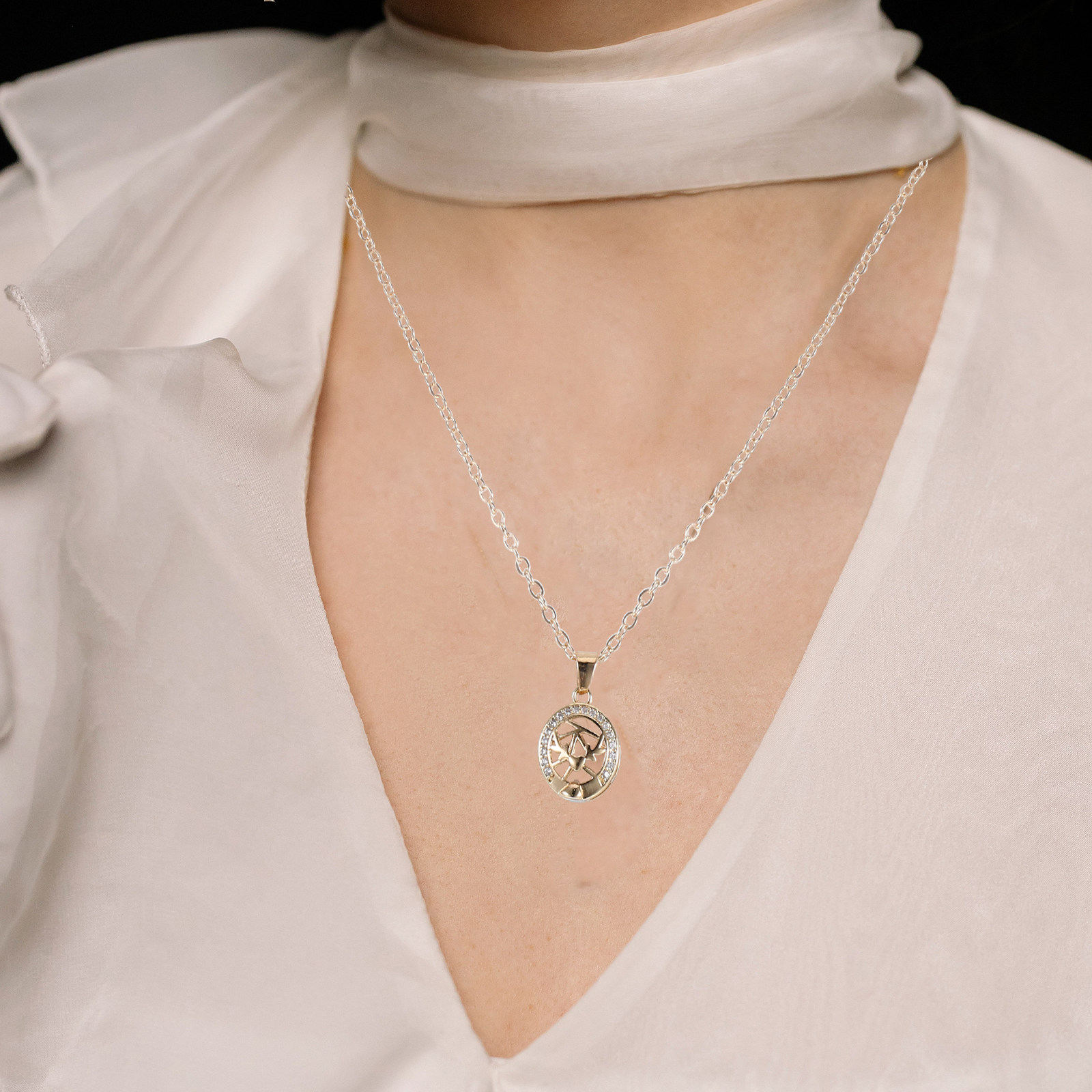 قلادة متعددة الطبقات بمشبك مغن - مراجعة Magnetic Couple Matching Necklaces وسعره