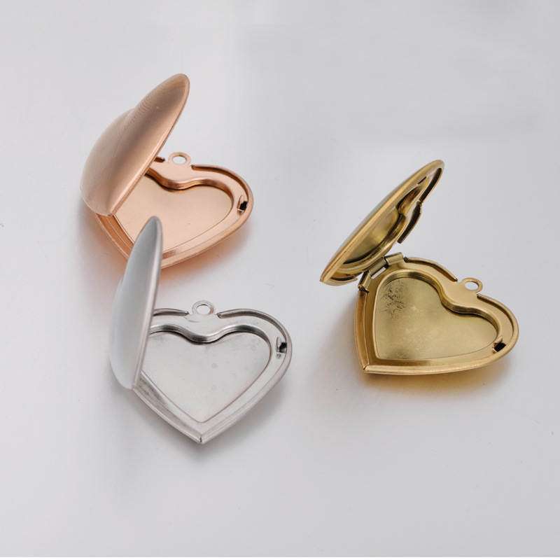 سلسلة مفاتيح على شكل قلب من فن - مراجعة Heart Locket Necklace Photo وسعره