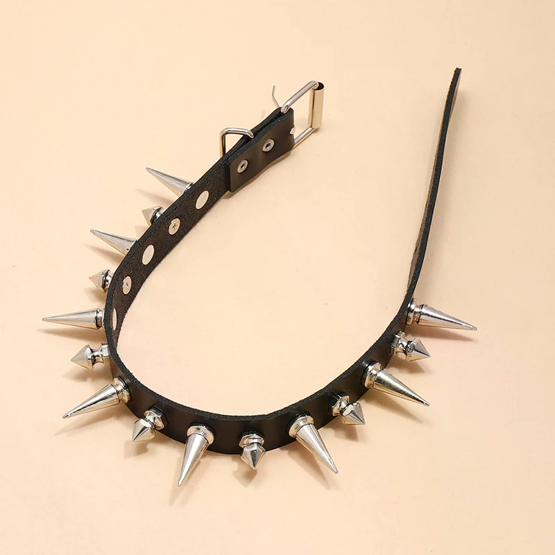 طوق طويل مزود بمسامير على شكل  - مراجعة Goth Punk Spike Choker وسعره