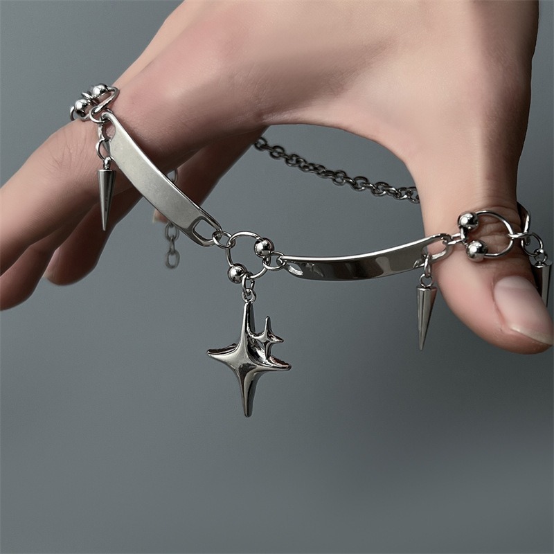 قلادة نسائية بتصميم هيب هوب ور - مراجعة Goth Punk Spike Choker وسعره
