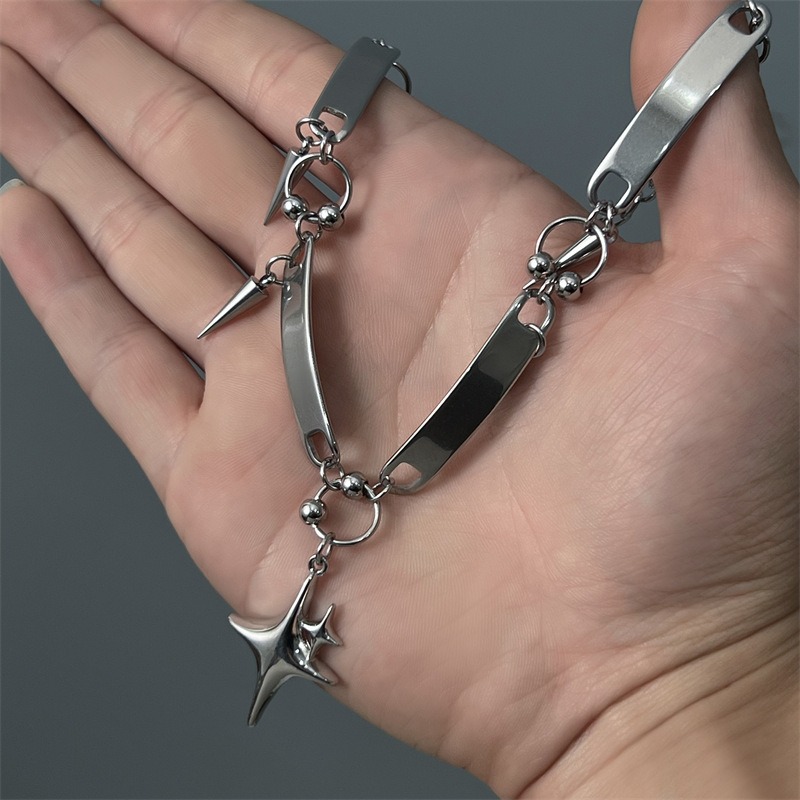 قلادة نسائية بتصميم هيب هوب ور - مراجعة Goth Punk Spike Choker وسعره
