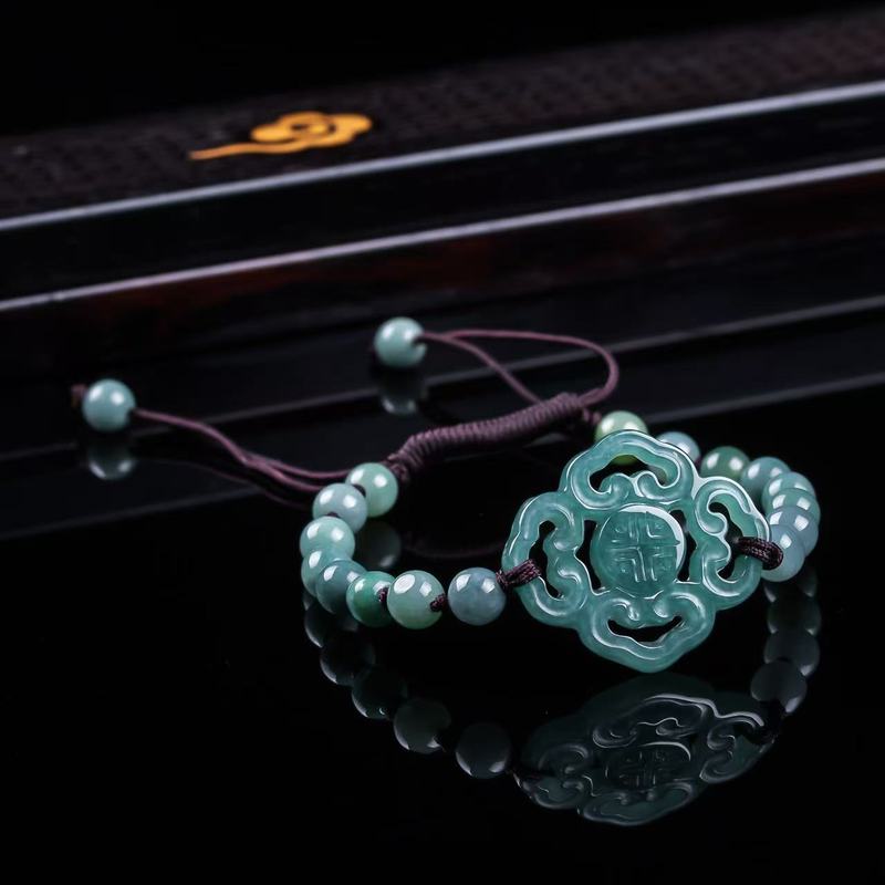 سوار من اليشم الطبيعي من الدرج - مراجعة Bracelets وسعره