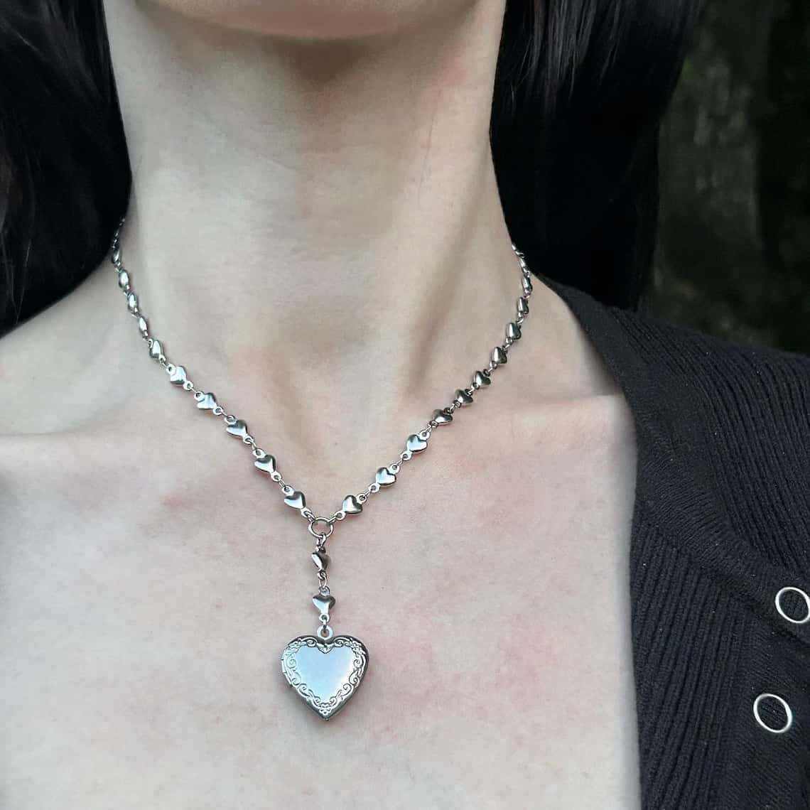 قلادة سلسلة الوهق المسبحة مع ق - مراجعة Heart Locket Necklace Photo وسعره