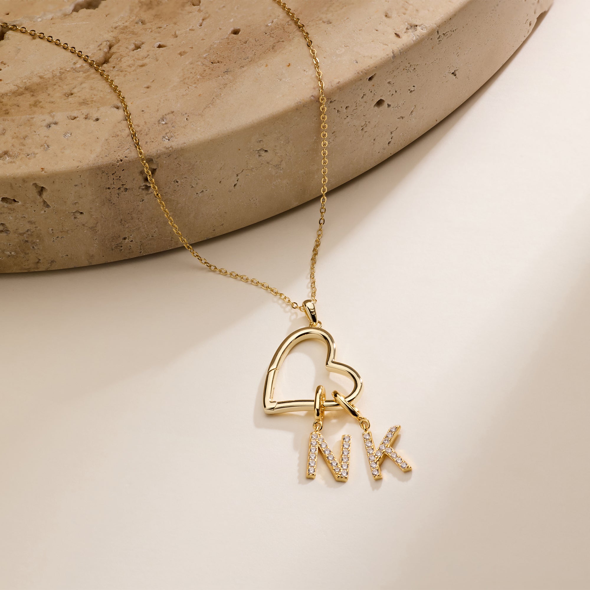 قلادة قلب مفتوح مخصصة بالأحرف  - مراجعة Initial Letter Necklace 18K Gold وسعره