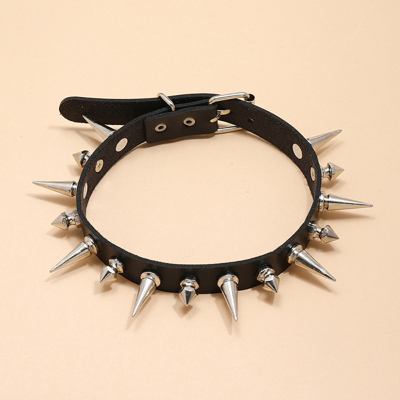 قلادة طويلة من الجلد الصناعي ل - مراجعة Goth Punk Spike Choker وسعره