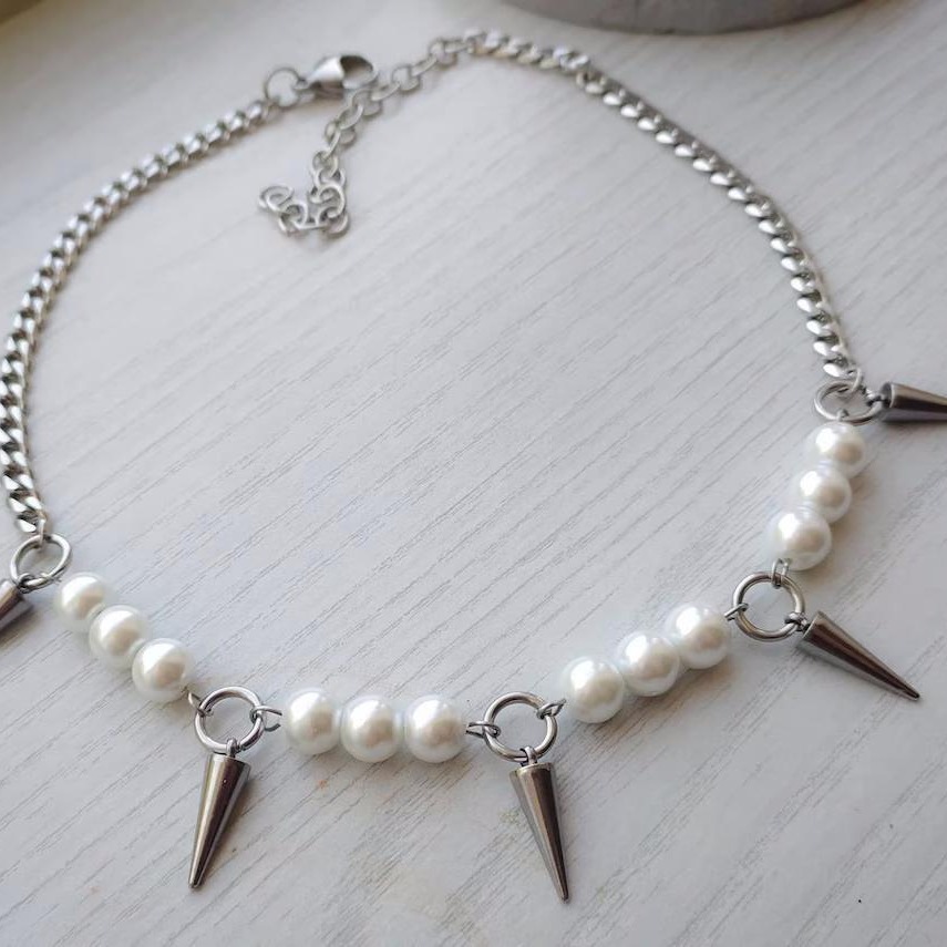 قلادة عنق من إيجيرل-بيرل سبايك - مراجعة Goth Punk Spike Choker وسعره