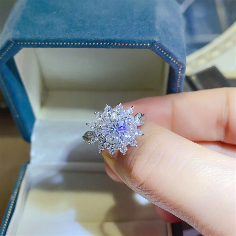 خاتم ألماس فاخر من الذهب الأبي - مراجعة Moissanite Engagement Ring 1 Carat وسعره