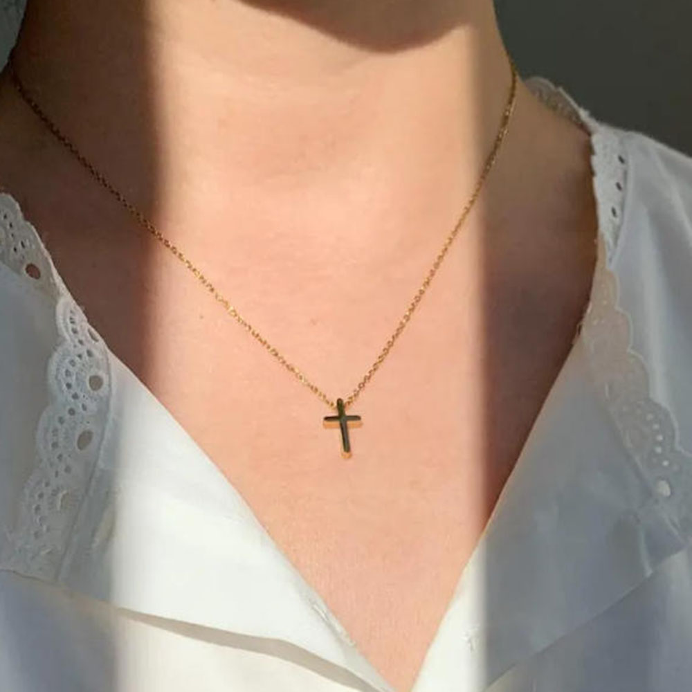 قلادة ذهبية رائعة على شكل صليب - مراجعة Cross Pendant Necklace Gold وسعره