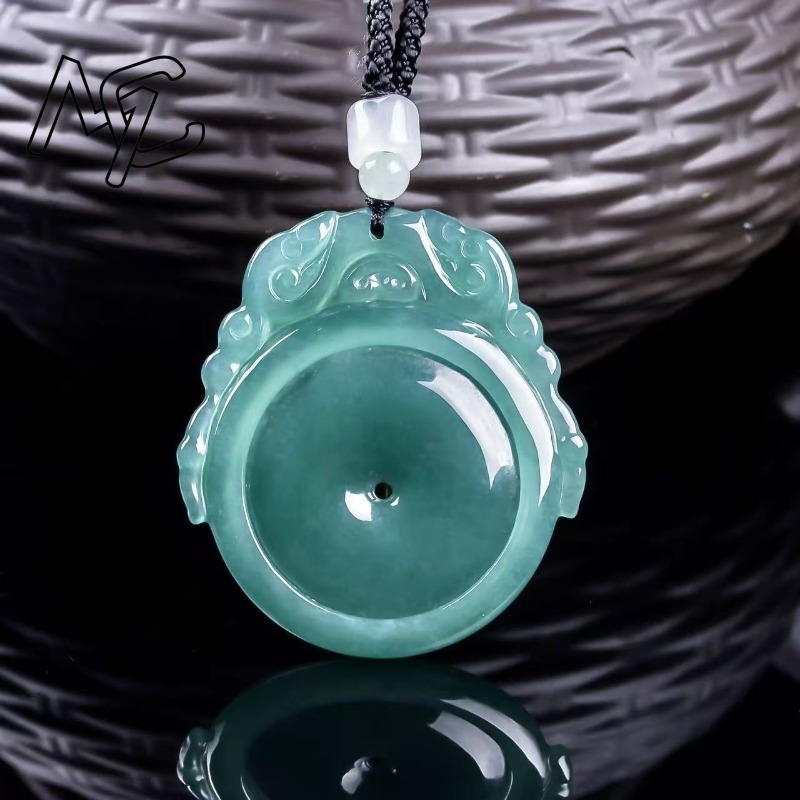 قلادة من اليشم الطبيعي الأزرق  - مراجعة Necklaces وسعره