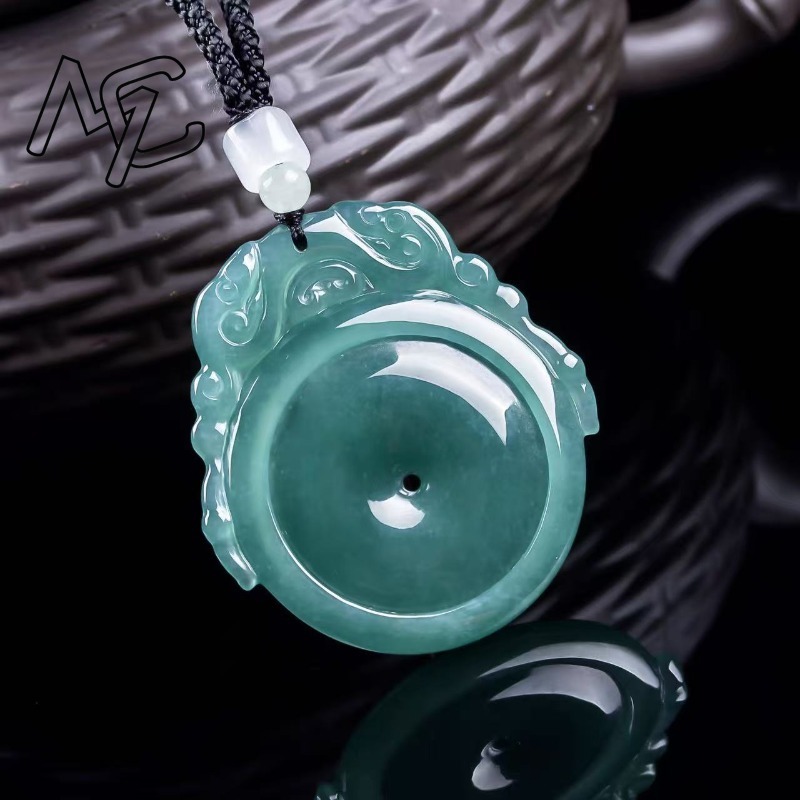قلادة من اليشم الطبيعي الأزرق  - مراجعة Necklaces وسعره