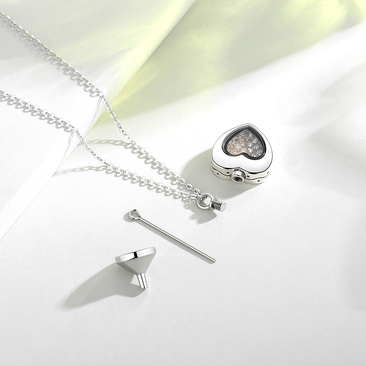 يودورا فضة القلب المنجد القلب  - مراجعة Heart Locket Necklace Photo وسعره