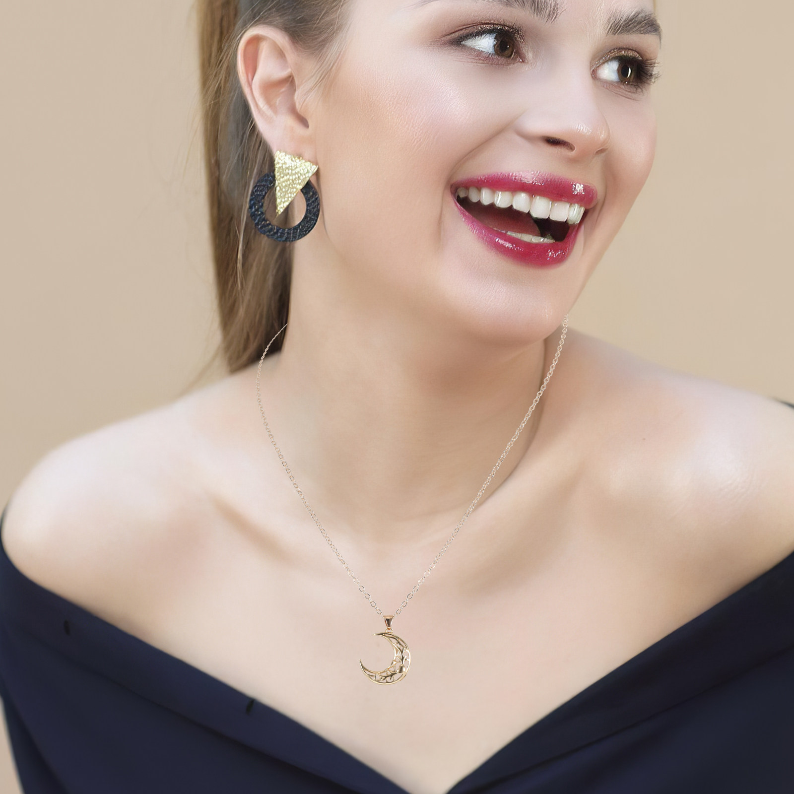 طقم قلادة الشمس والقمر للأزواج - مراجعة Magnetic Couple Matching Necklaces وسعره
