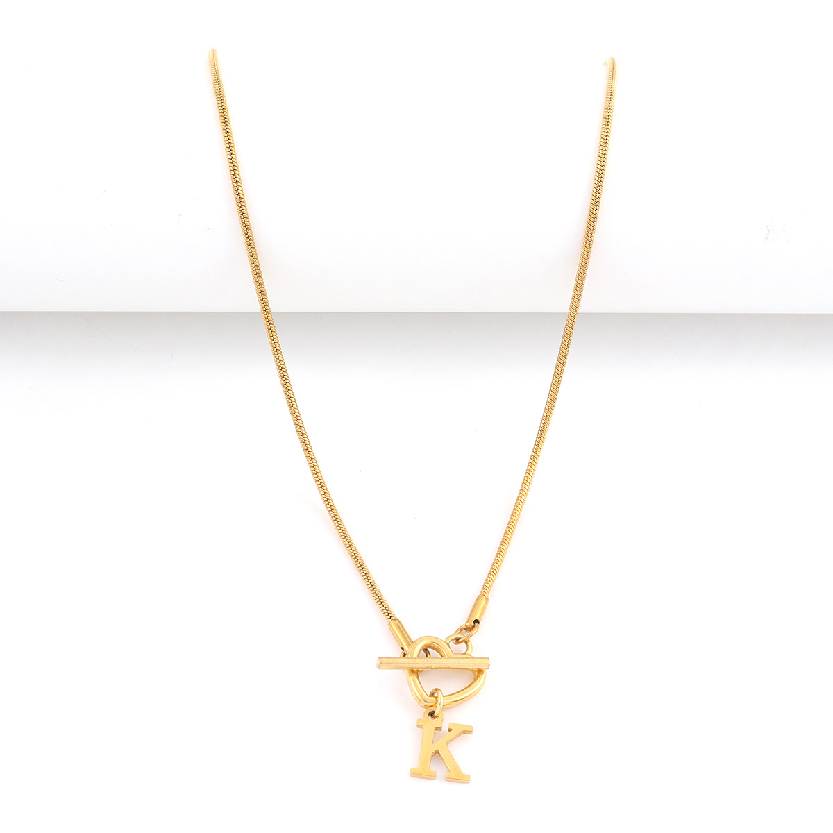 قلادة أنيقة بحرف أولي من A إلى - مراجعة Initial Letter Necklace 18K Gold وسعره
