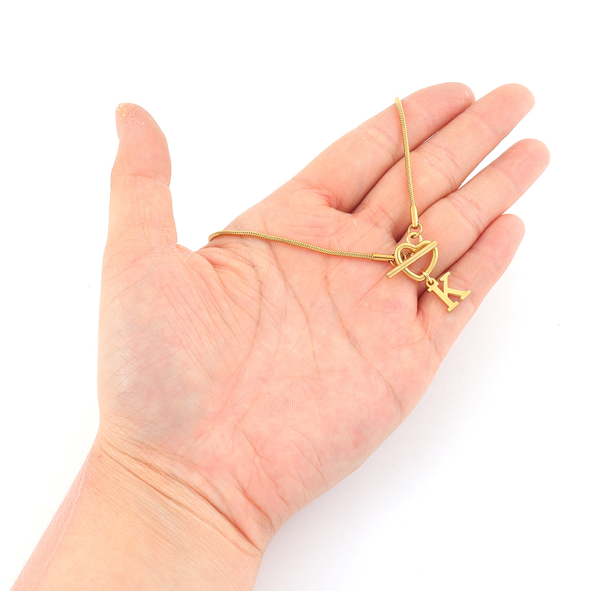 قلادة أنيقة بحرف أولي من A إلى - مراجعة Initial Letter Necklace 18K Gold وسعره